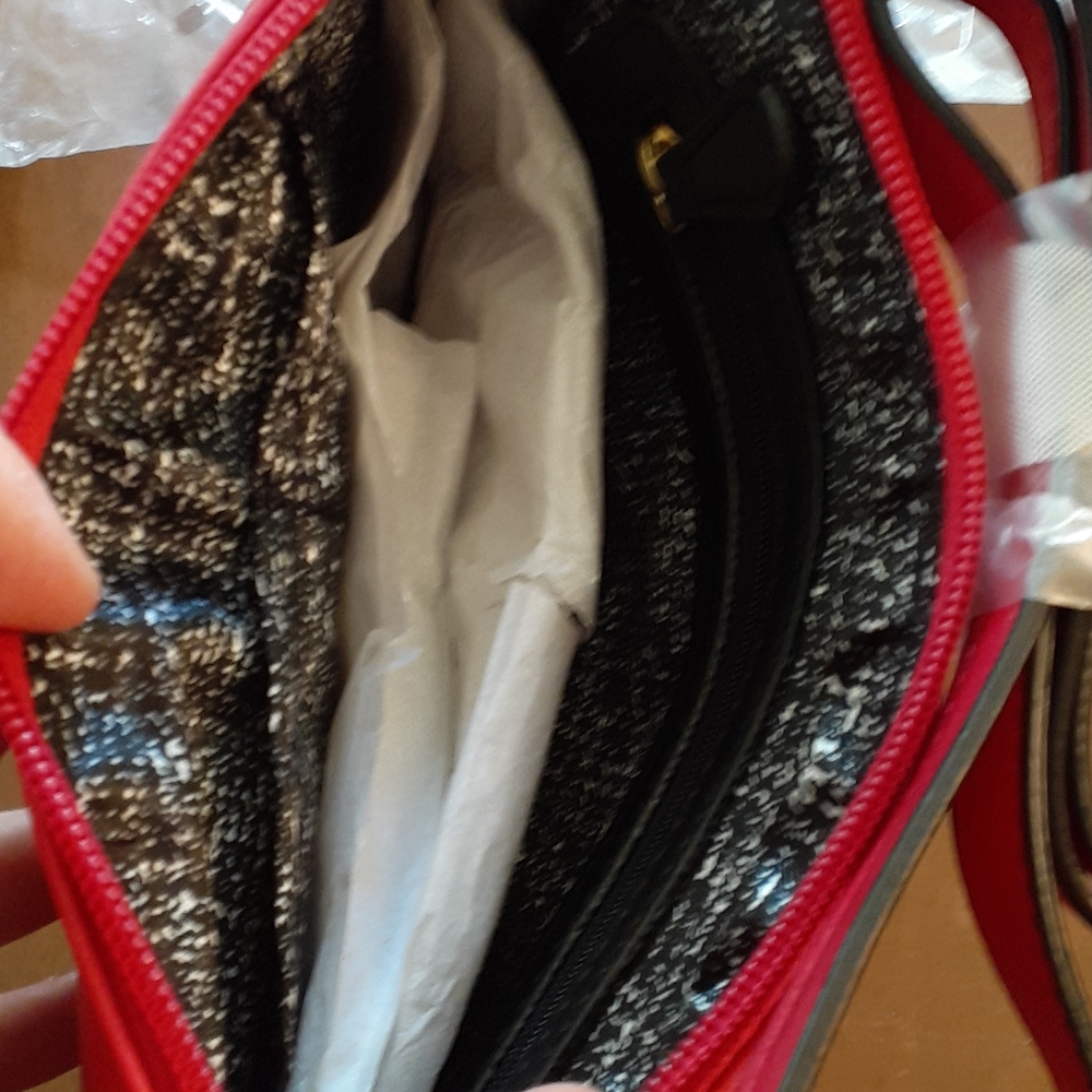 SOLD *Mondani Red NWT Stacy Crossbody Bag,Cute! - Picture 5 of 5